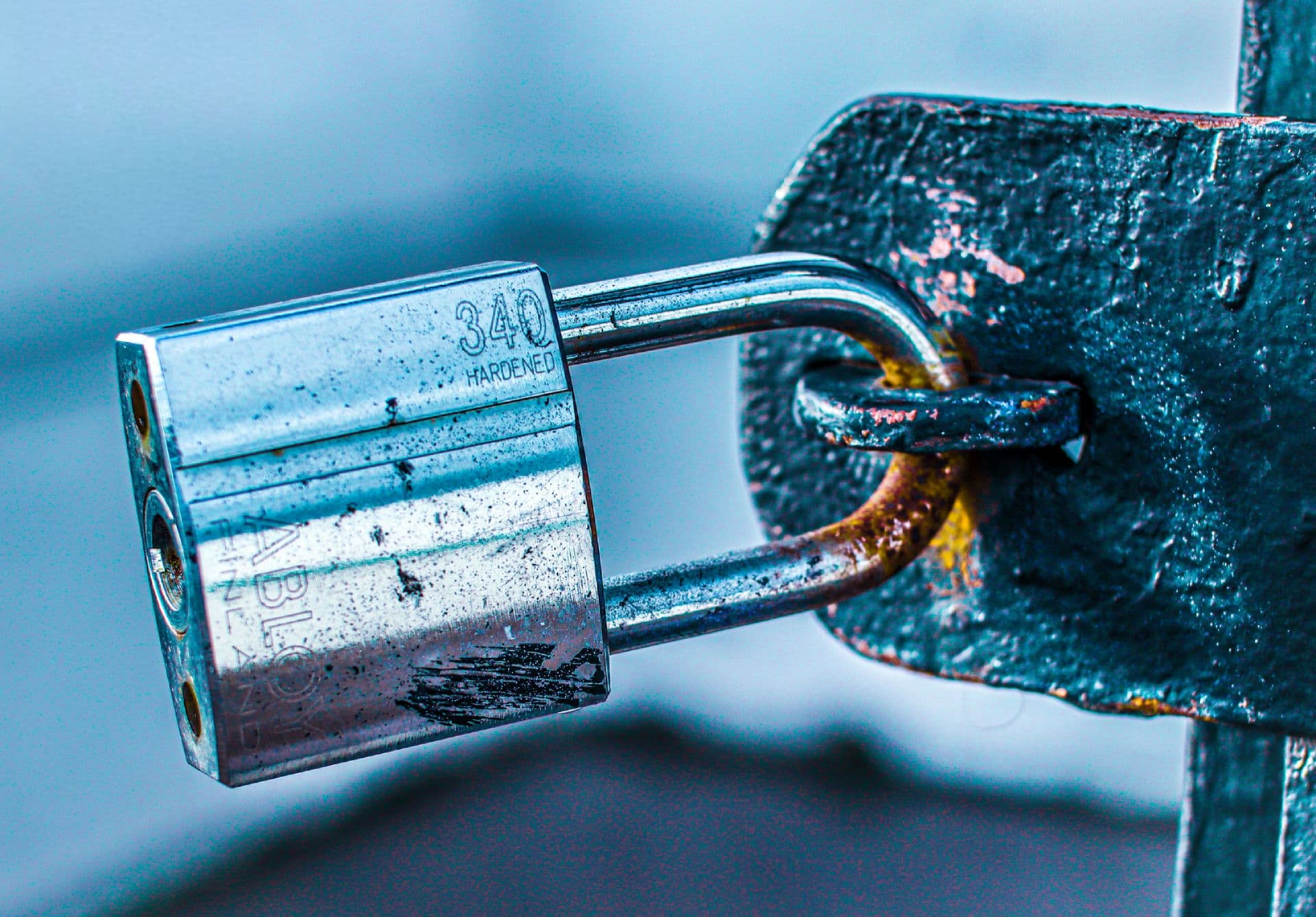 Cadenas d’acier, symbole de la sécurité de l’information
